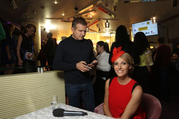 Первым на сцене появился легендарный Борис Гребенщиков в сопровождении группы &laquo;Аквариум&raquo; и симфонического оркестра под руководством Милоша Елича. Проект &laquo;БГ SYMPHONIA&raquo; возник совершенно спонтанно, во время встречи за кулисами на одном из киевских концертов Бориса Гребенщикова и одного из самых востребованных украинских саундпродюсеров, клавишника группы &laquo;Океан Ельзи&raquo;  Милоша Елича.