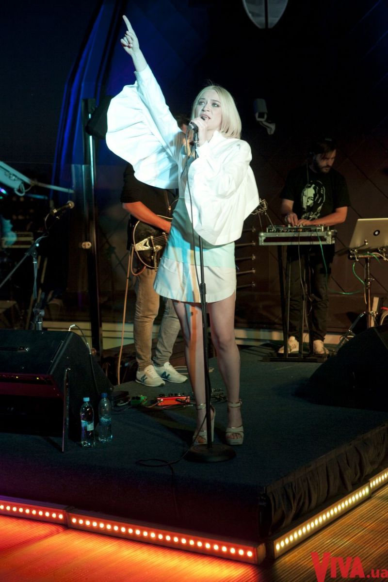 Alloise стала хедлайнером на вечеринке Viva!