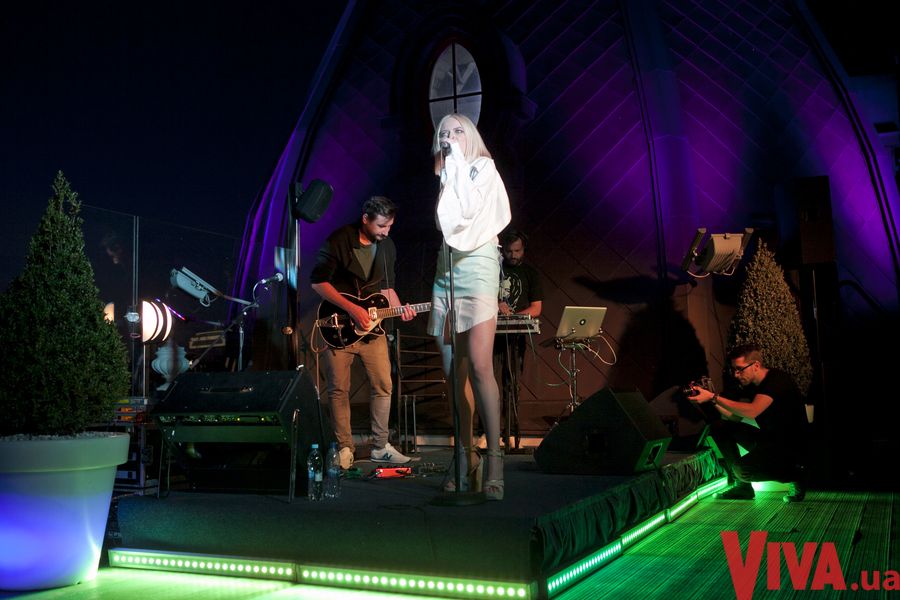 Alloise стала хедлайнером на вечеринке Viva!