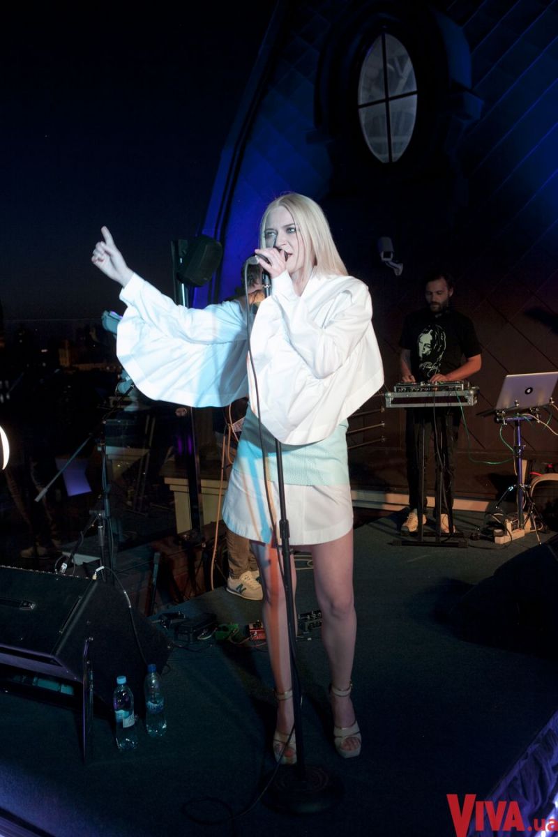 Alloise стала хедлайнером на вечеринке Viva!