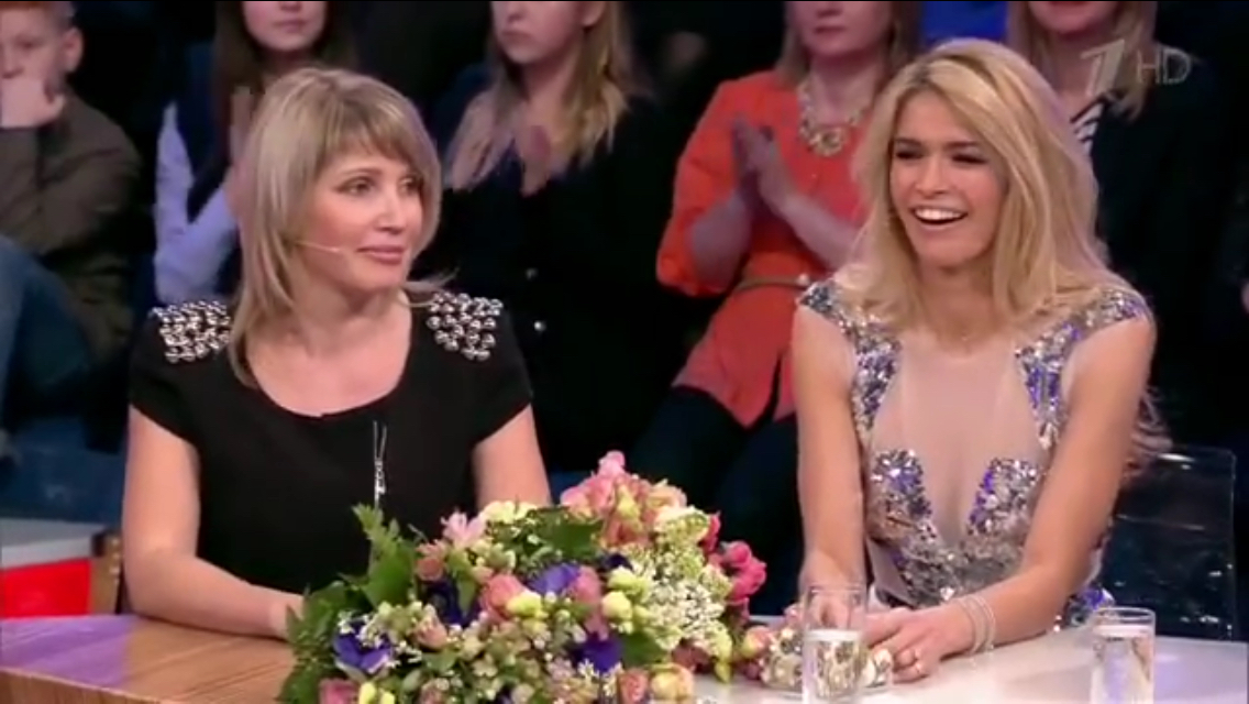 Вера Брежнева показала свою четвертую сестру 