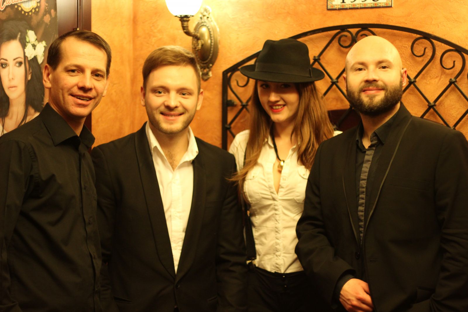 Участники Kiev Tango Project: Дмитрий Третяк (контрабас), Сергей Курдицкий (бандонеон, кнопочный аккордеон), Татьяна Павличук-Тышкевич (рояль), Кирилл Шарапов (скрипка)