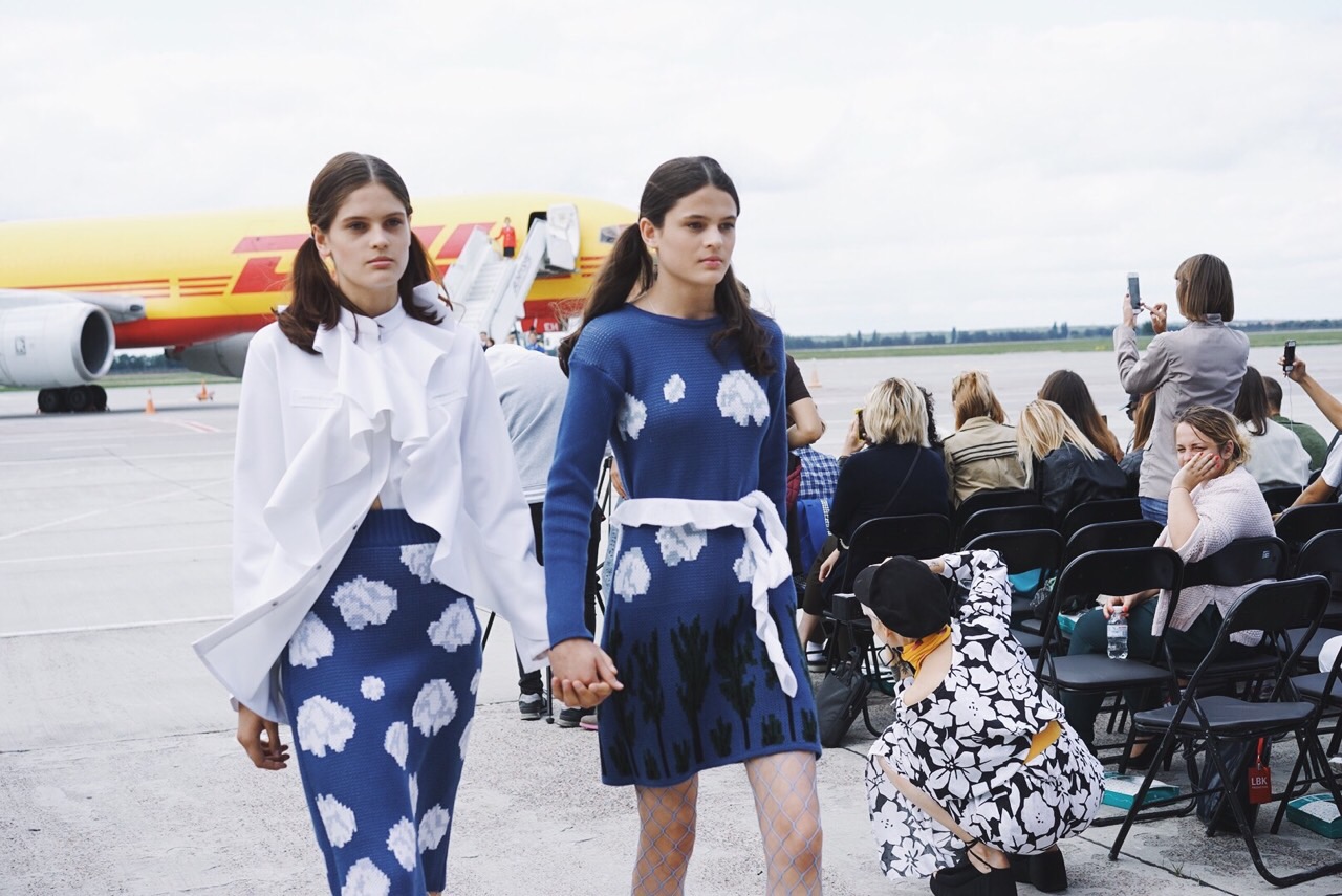 репортаж о показе Жана Грицфельдта на взлетной полосе