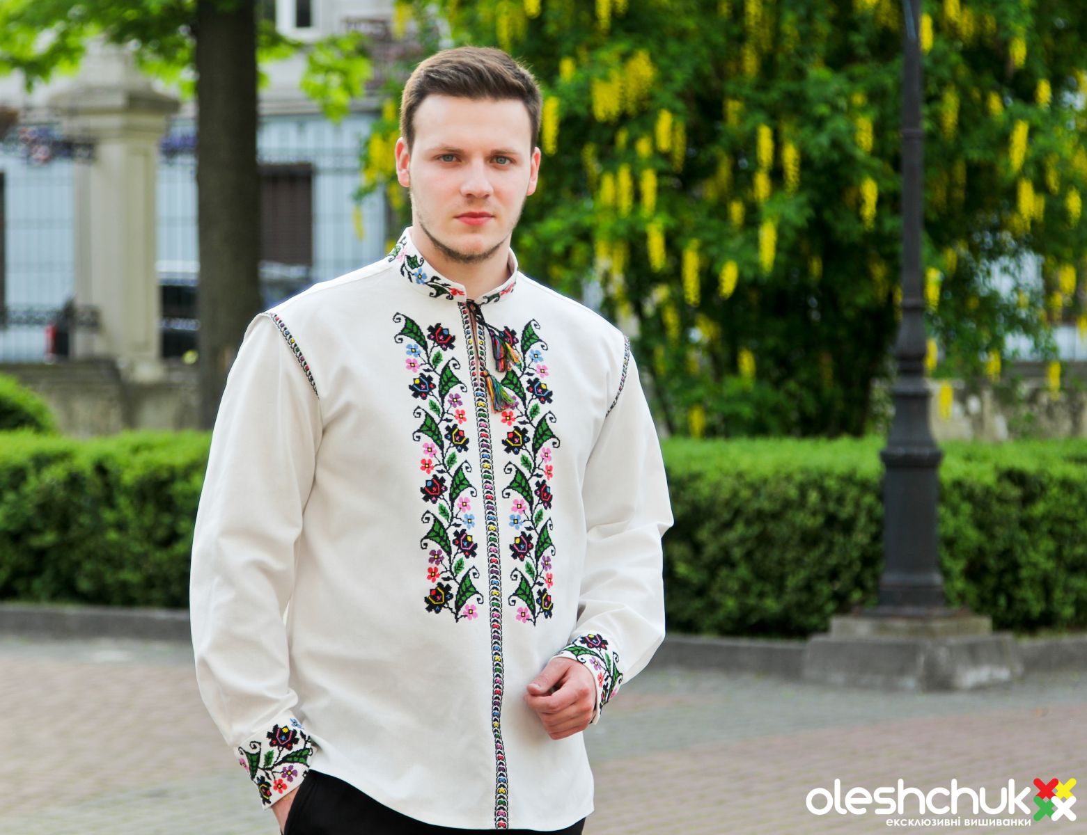 Зеленый украинец. Украинская рубаха мужская. Современная вышиванка мужская. Вышиванка украинская мужская. Рубаха вышиванка.
