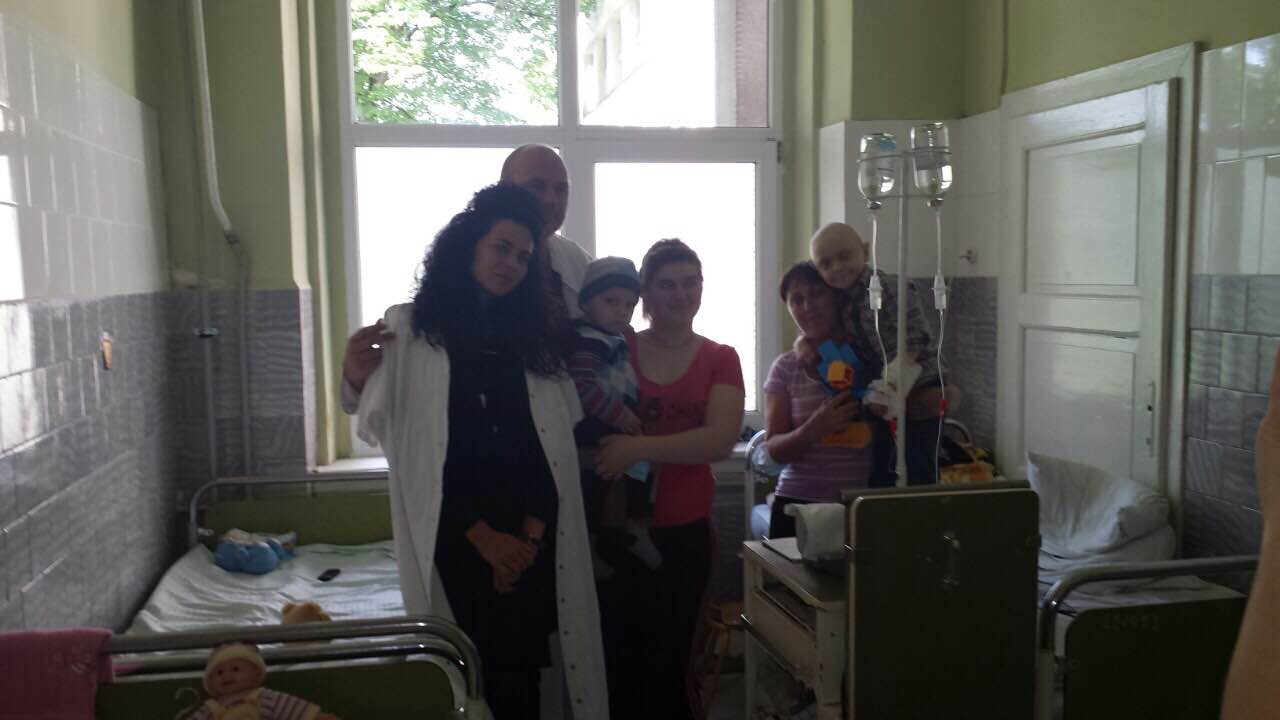 Скандалам вопреки: Потап и Настя поддержали онкобольных детей в Мукачево