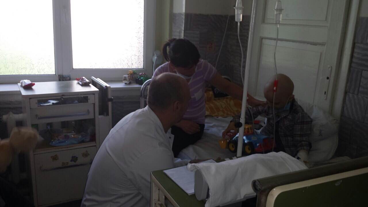 Скандалам вопреки: Потап и Настя поддержали онкобольных детей в Мукачево