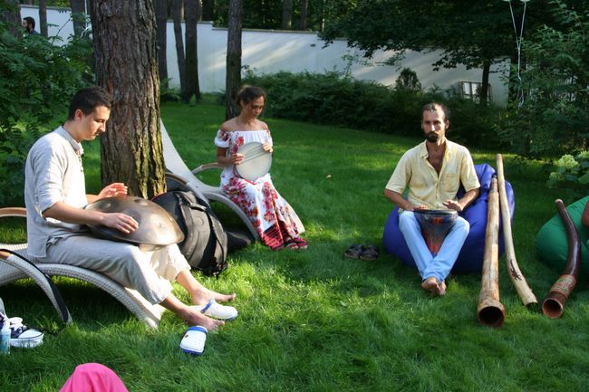 Наталья Могилевская устроила йога-вечеринку с медитациями по случаю своего 41-летия