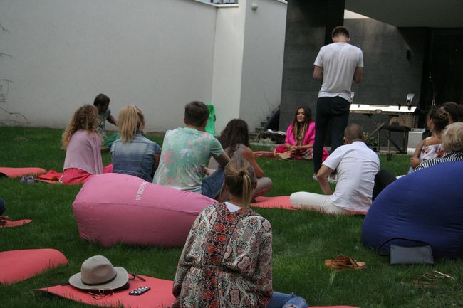 Наталья Могилевская устроила йога-вечеринку с медитациями по случаю своего 41-летия