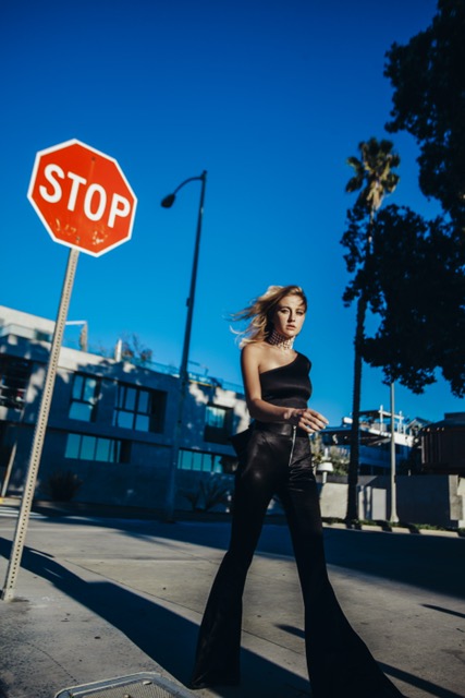 Layah снялась в пляжной фотосессии в Лос-Анджелесе