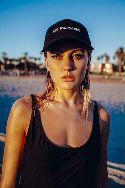 Layah снялась в пляжной фотосессии в Лос-Анджелесе