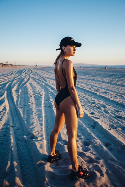 Layah снялась в пляжной фотосессии в Лос-Анджелесе