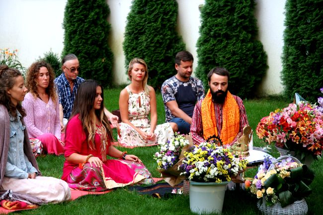 Наталья Могилевская устроила йога-вечеринку с медитациями по случаю своего 41-летия