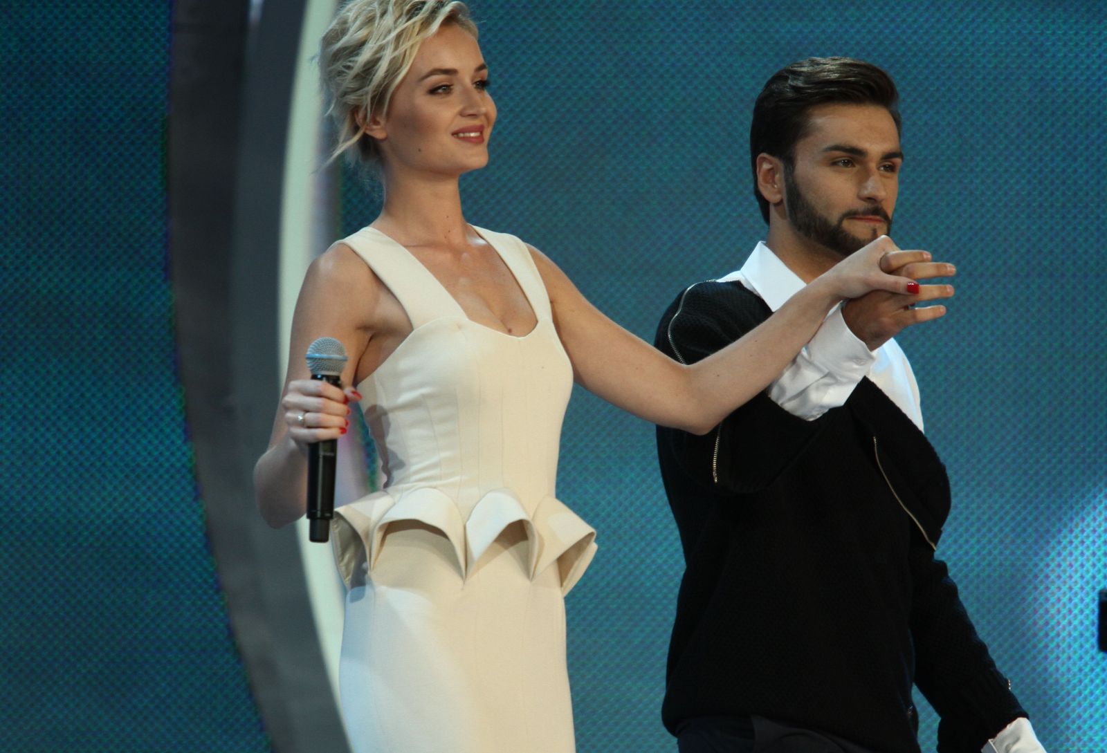 Полина Гагарина сразила наповал элегантным образом