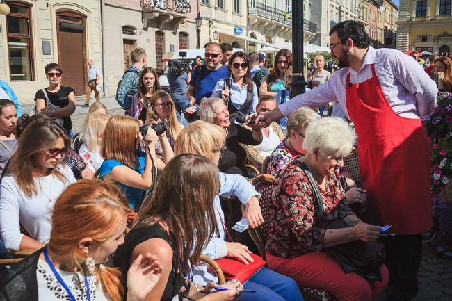 Руслан Сеничкин презентовал обложку своей первой книги