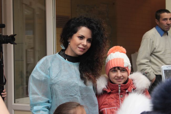 звезды помогают детям с пороком сердца