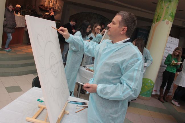 звезды помогают детям с пороком сердца