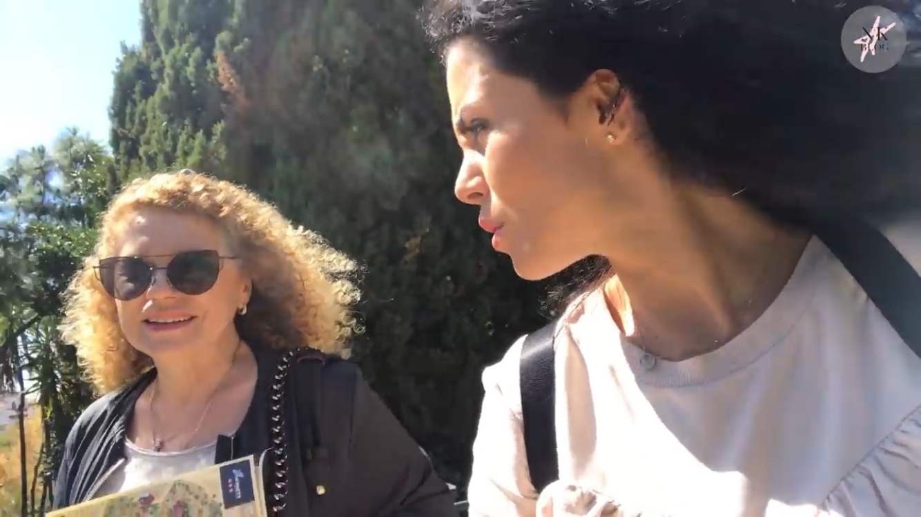 Каникулы с мамой: Настя Каменских отправилась на отдых в Барселону