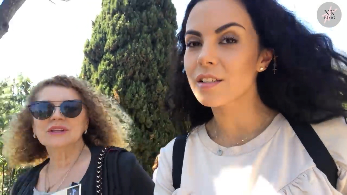 Каникулы с мамой: Настя Каменских отправилась на отдых в Барселону