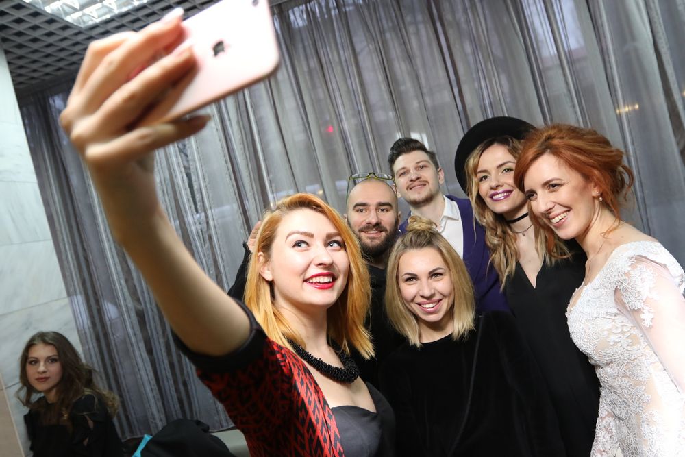 За кадром: как звезды делали селфи на церемонии "Viva! Самые красивые-2017"