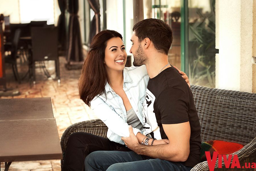 Он родился во Львове в 1985 году и с раннего детства проявлял артистические таланты: пел и танцевал на утренниках в детском саду и до сих пор с улыбкой вспоминает, как однажды ему, самому маленькому и худенькому в группе, в детсадовском спектакле досталась роль медведя. 