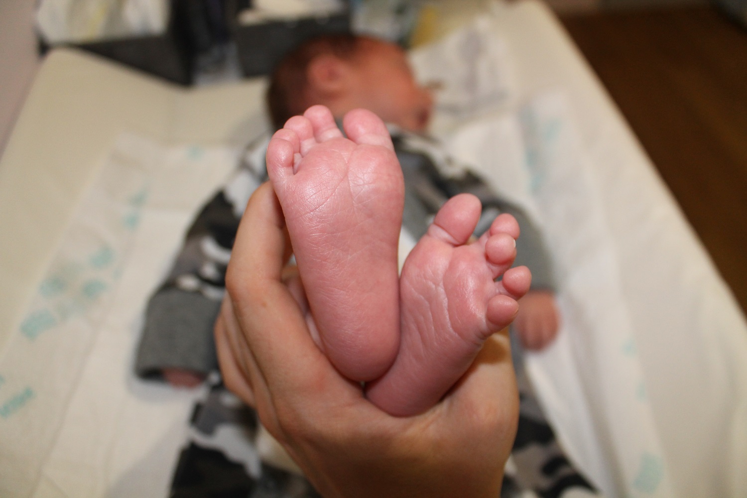 Александр Бережок с женой и ребенком