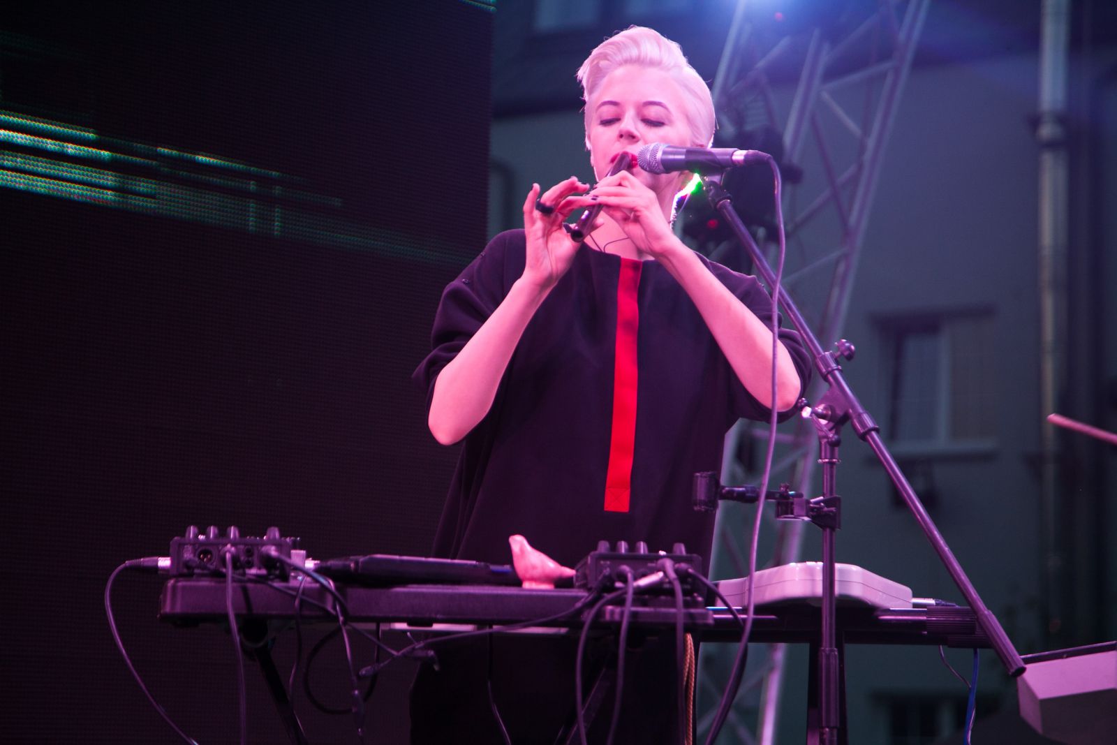 Украинские звезды открыли во Львове пляжный сезон