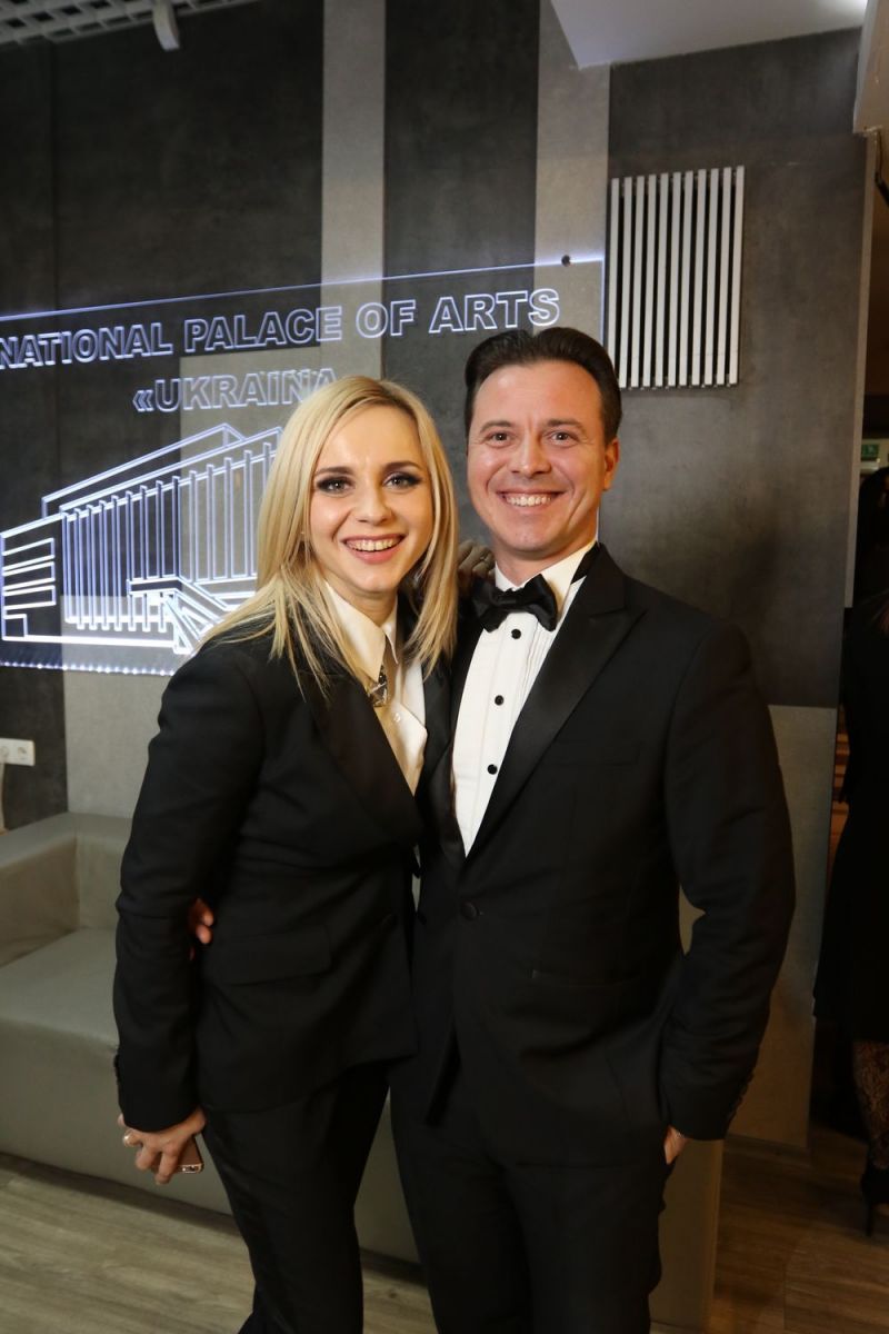 В стиле мистера и миссис Смит: Лилия Ребрик с мужем пришла на Viva! Самые красивые-2017 в брючных костюмах