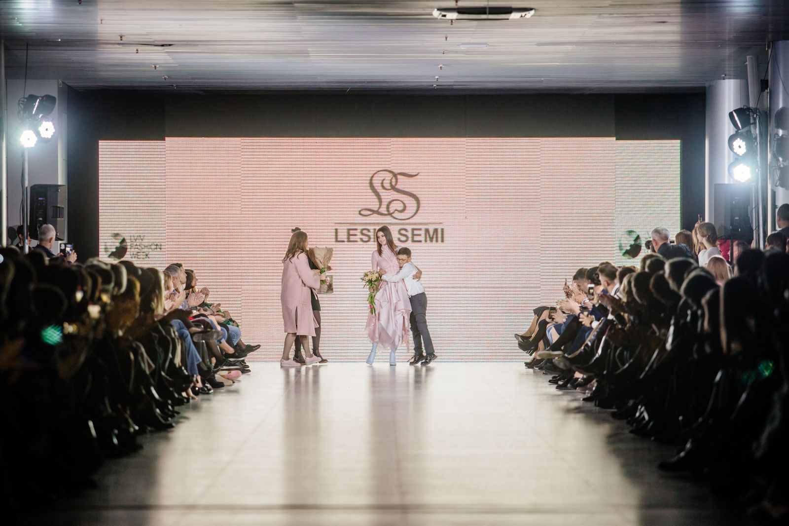 Легкие ткани и светлые оттенки: Lesia Semi представила новую коллекцию на Lviv Fashion Week