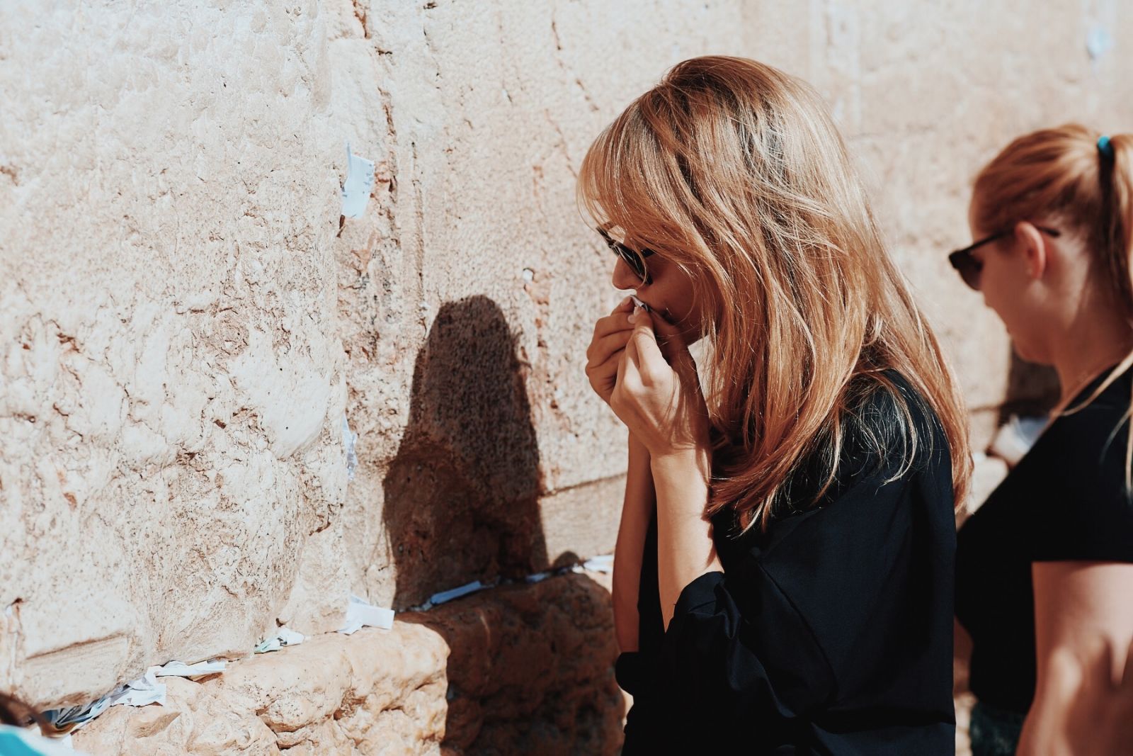 Фотофакт: Loboda помолилась у Стены Плача в Иерусалиме