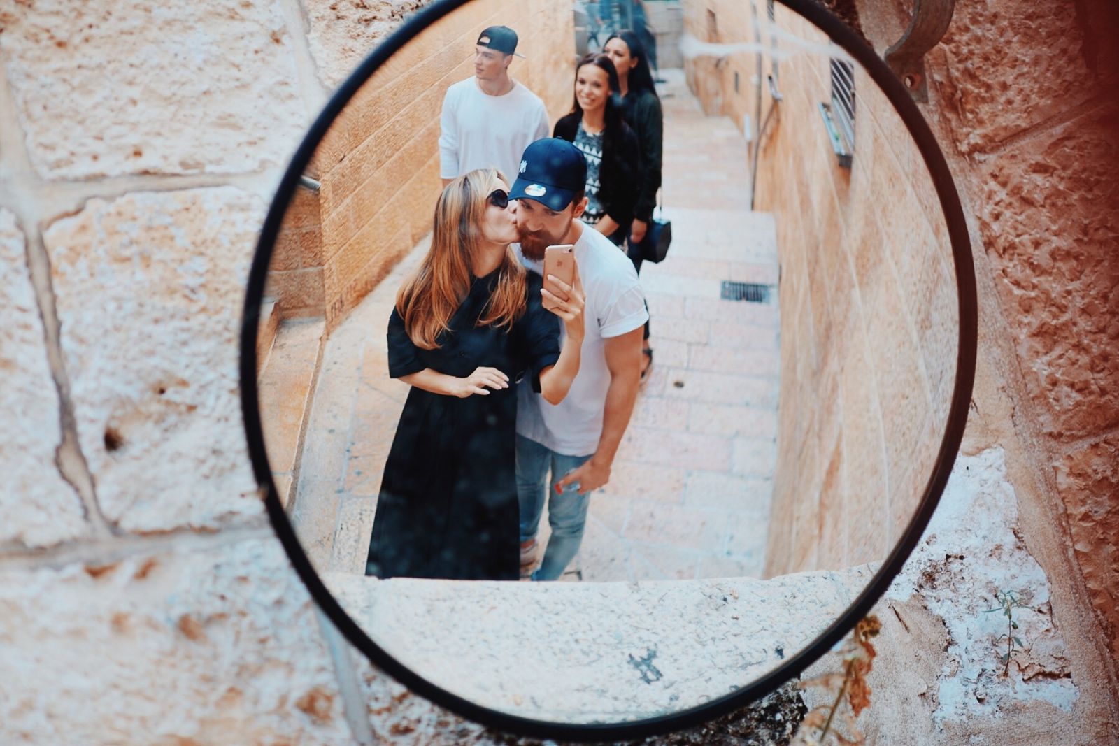 Фотофакт: Loboda помолилась у Стены Плача в Иерусалиме