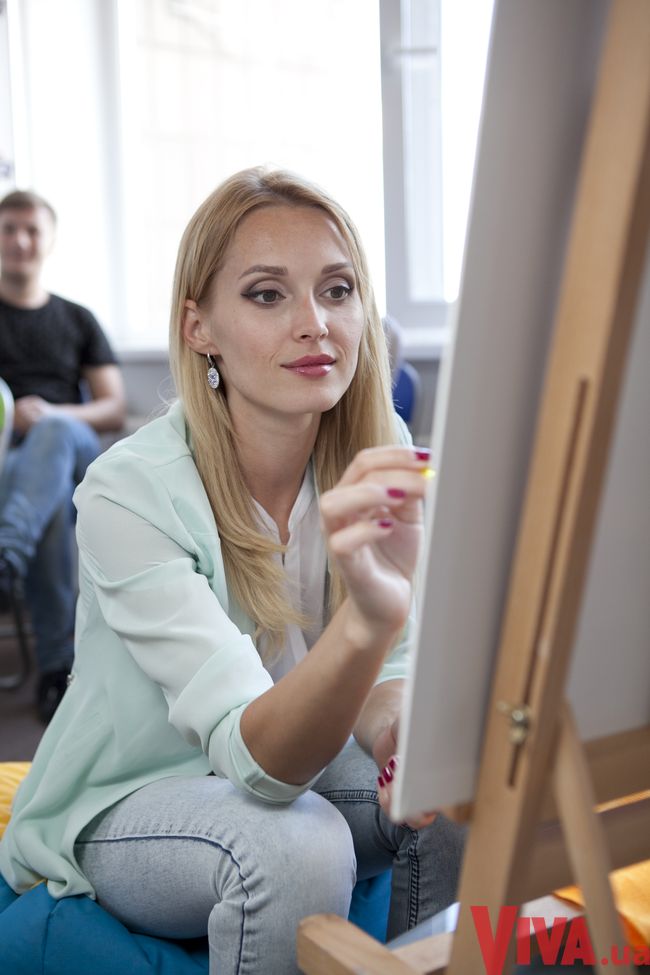 Звездный девичник Viva! Как известные украинки рисовали за бокалом вина