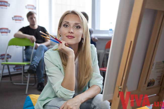 Звездный девичник Viva! Как известные украинки рисовали за бокалом вина