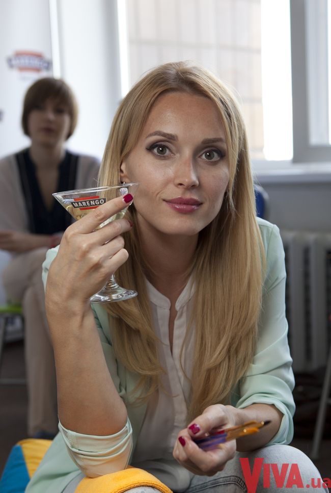 Звездный девичник Viva! Как известные украинки рисовали за бокалом вина