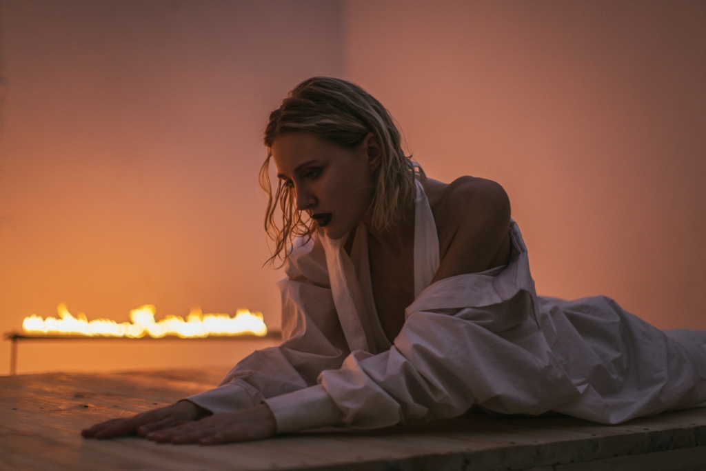 Новая Ева Бушмина: певица Layah сняла чувственное видео на новую песню