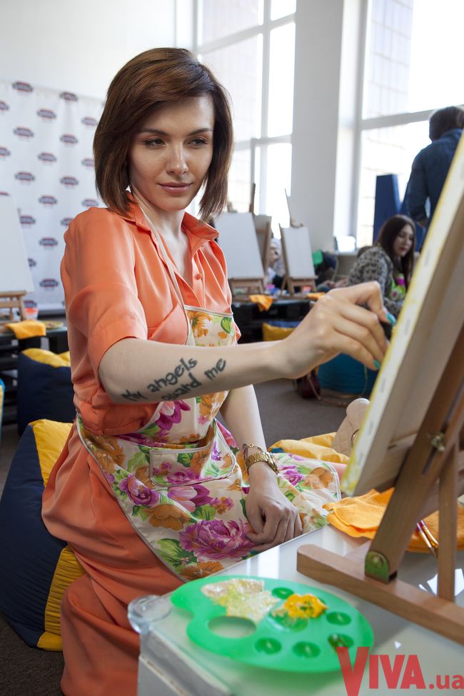 Звездный девичник Viva! Как известные украинки рисовали за бокалом вина