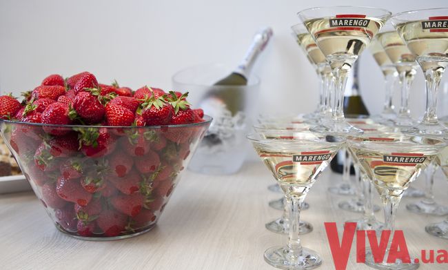 Звездный девичник Viva! Как известные украинки рисовали за бокалом вина