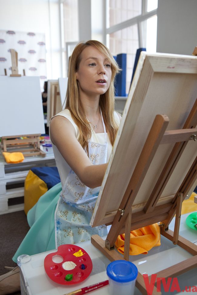 Звездный девичник Viva! Как известные украинки рисовали за бокалом вина