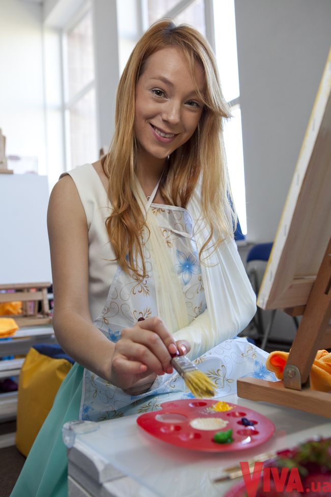 Звездный девичник Viva! Как известные украинки рисовали за бокалом вина