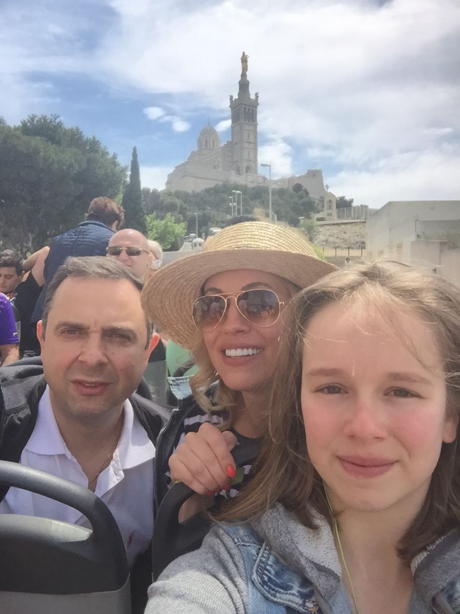 Ведущая программы &quot;Факты&quot; Оксана Гутцайт отдохнула с семьей на Средиземном море