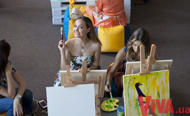 Звездный девичник Viva! Как известные украинки рисовали за бокалом вина