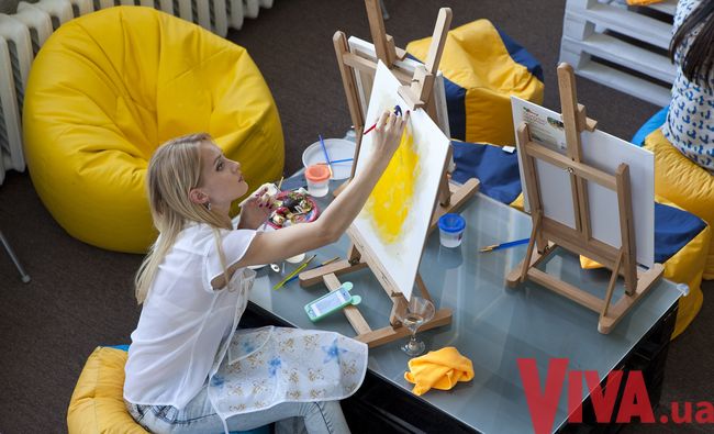 Звездный девичник Viva! Как известные украинки рисовали за бокалом вина