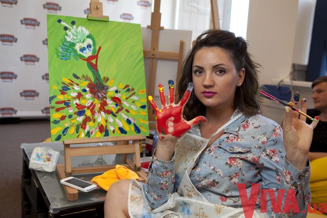 Звездный девичник Viva! Как известные украинки рисовали за бокалом вина