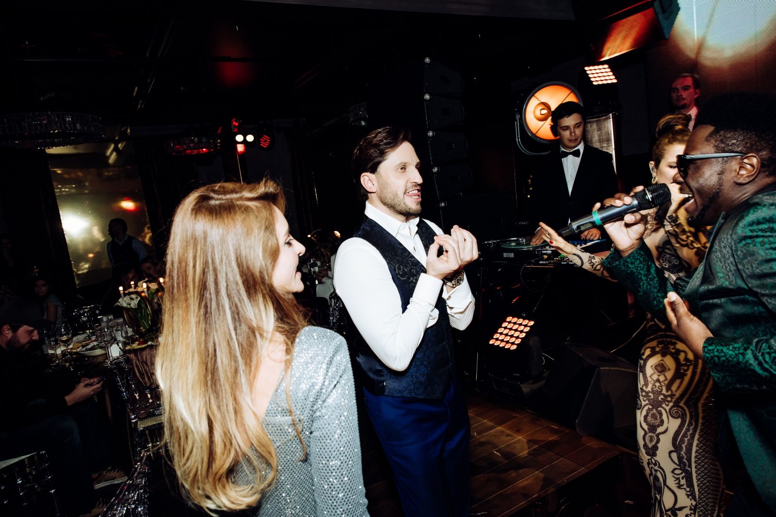 Пятиметровая картина и торт в человеческий рост: Светлана Лобода пышно отпраздновала 35-летие