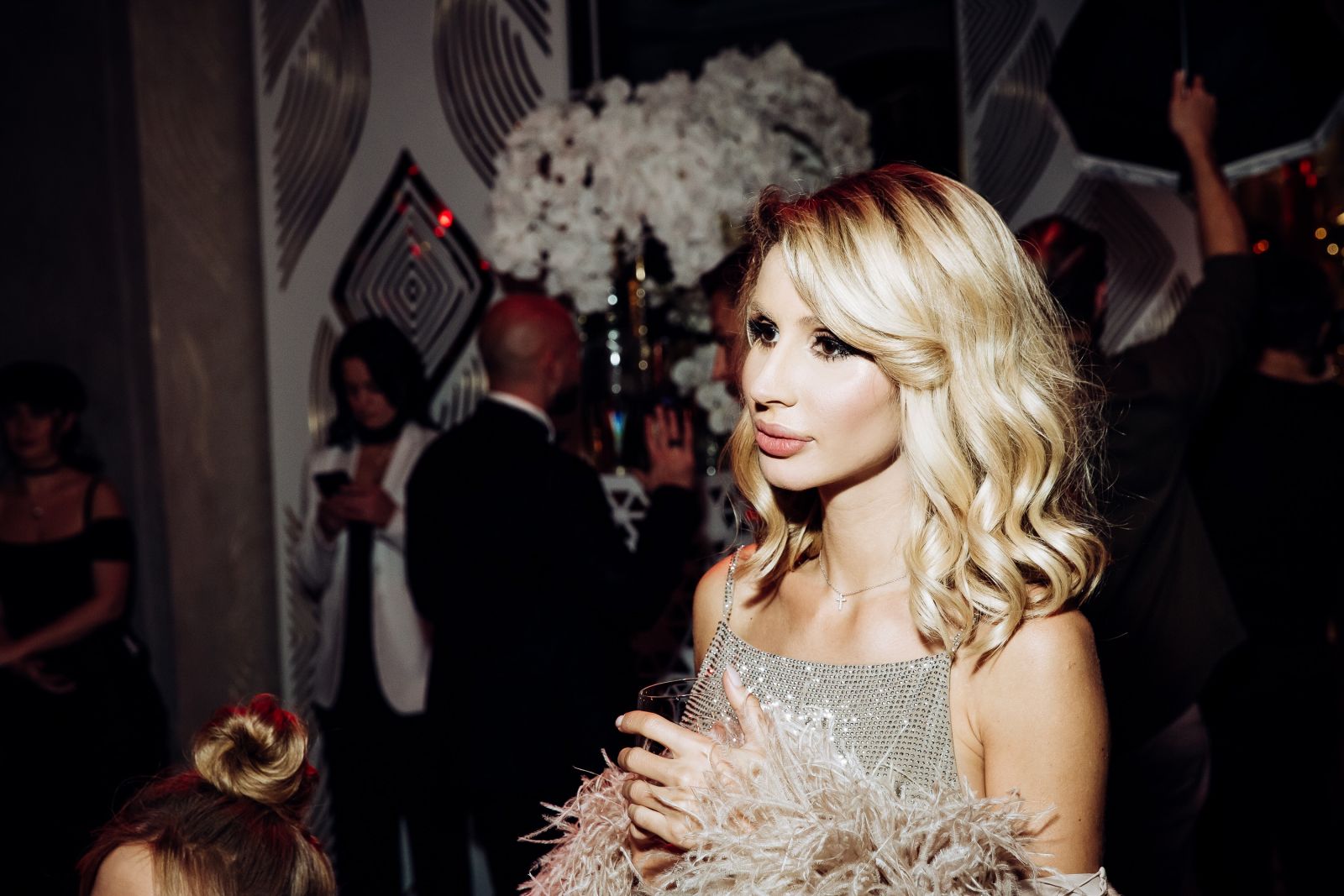 Пятиметровая картина и торт в человеческий рост: Светлана Лобода пышно отпраздновала 35-летие