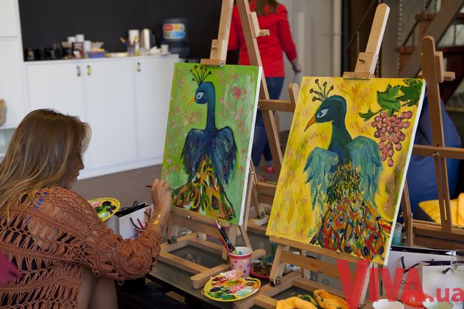 Звездный девичник Viva! Как известные украинки рисовали за бокалом вина