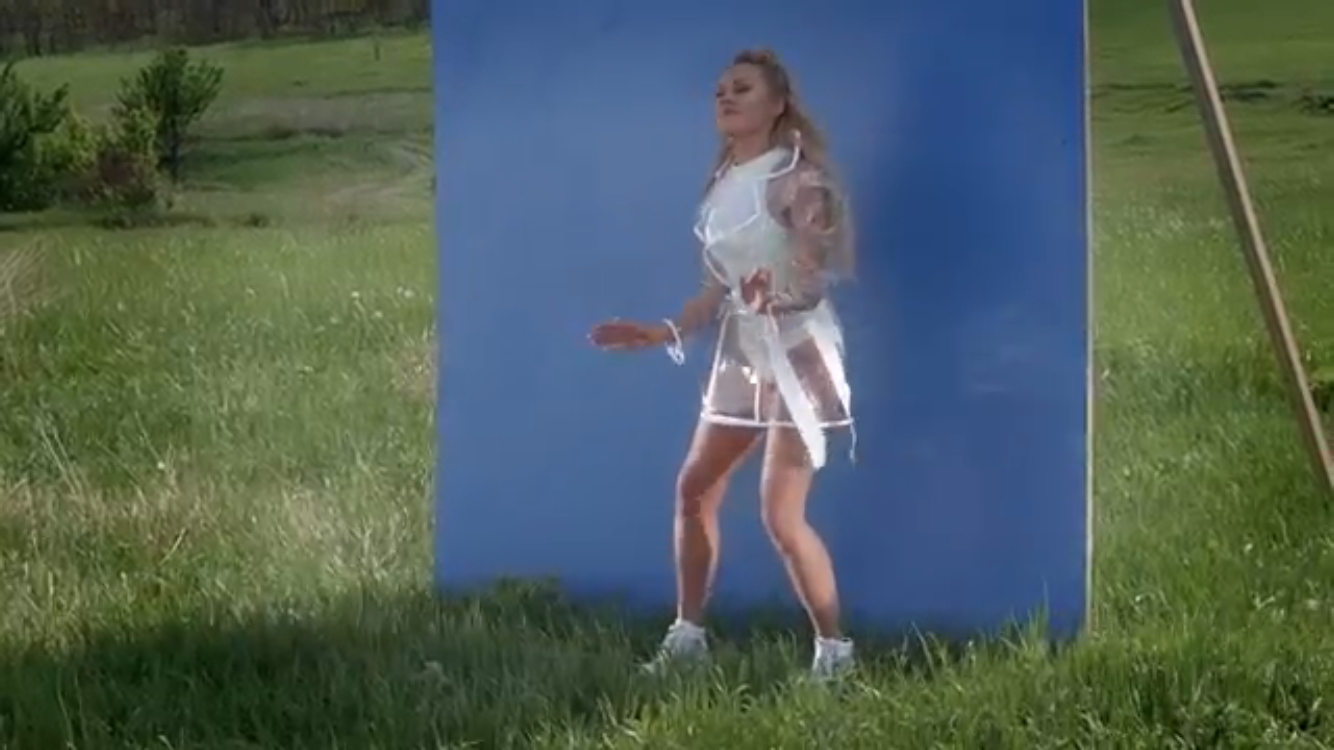 Смелые танцы и короткие юбки: как снимался новый клип певицы Alyosha