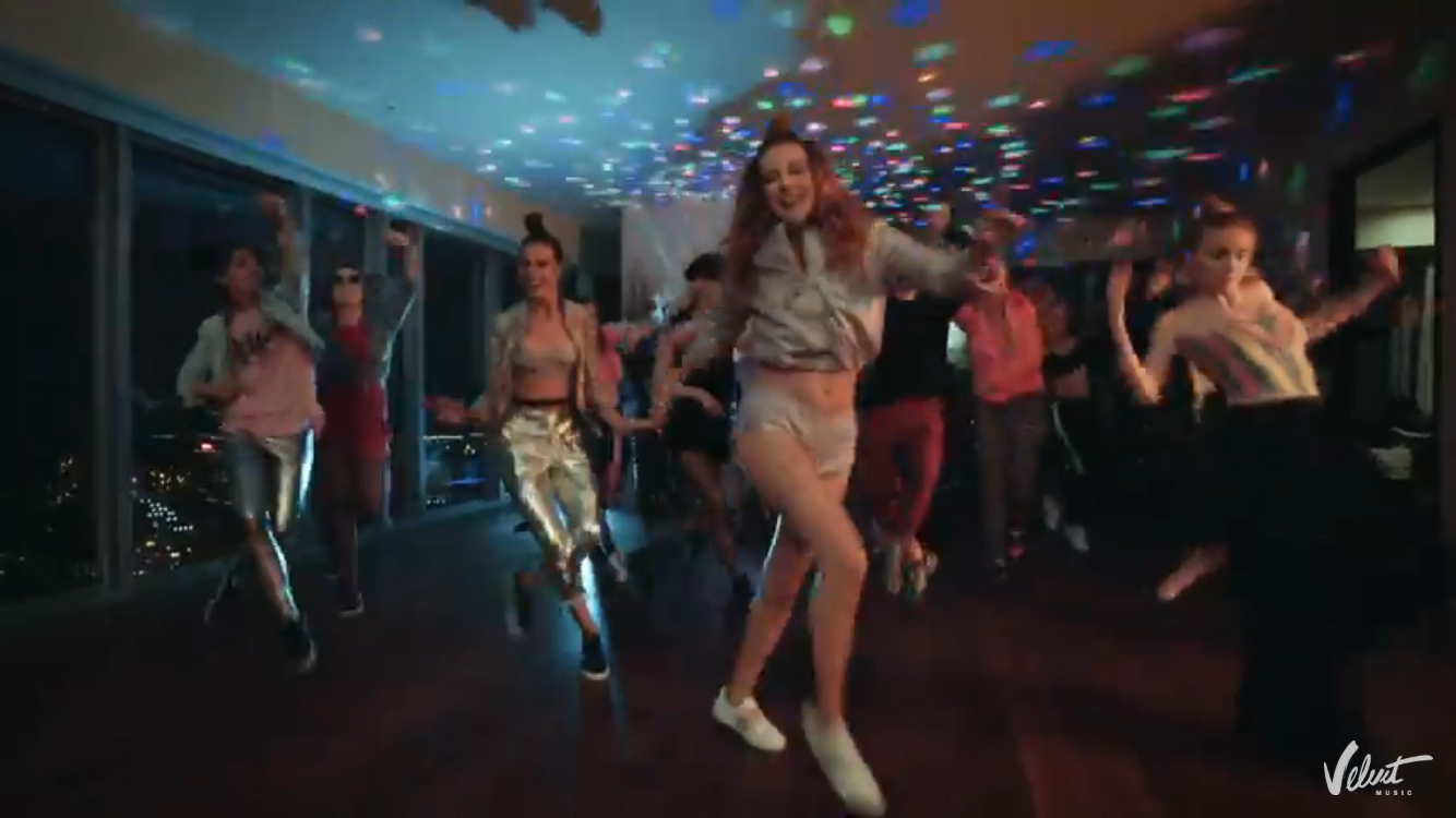 Молодая мама Наталья Подольская снялась в новом клипе с облегающих боди