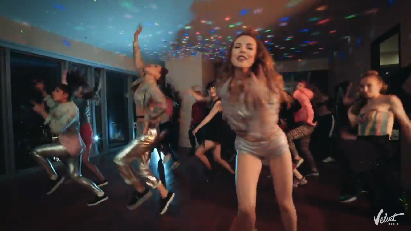 Молодая мама Наталья Подольская снялась в новом клипе с облегающих боди