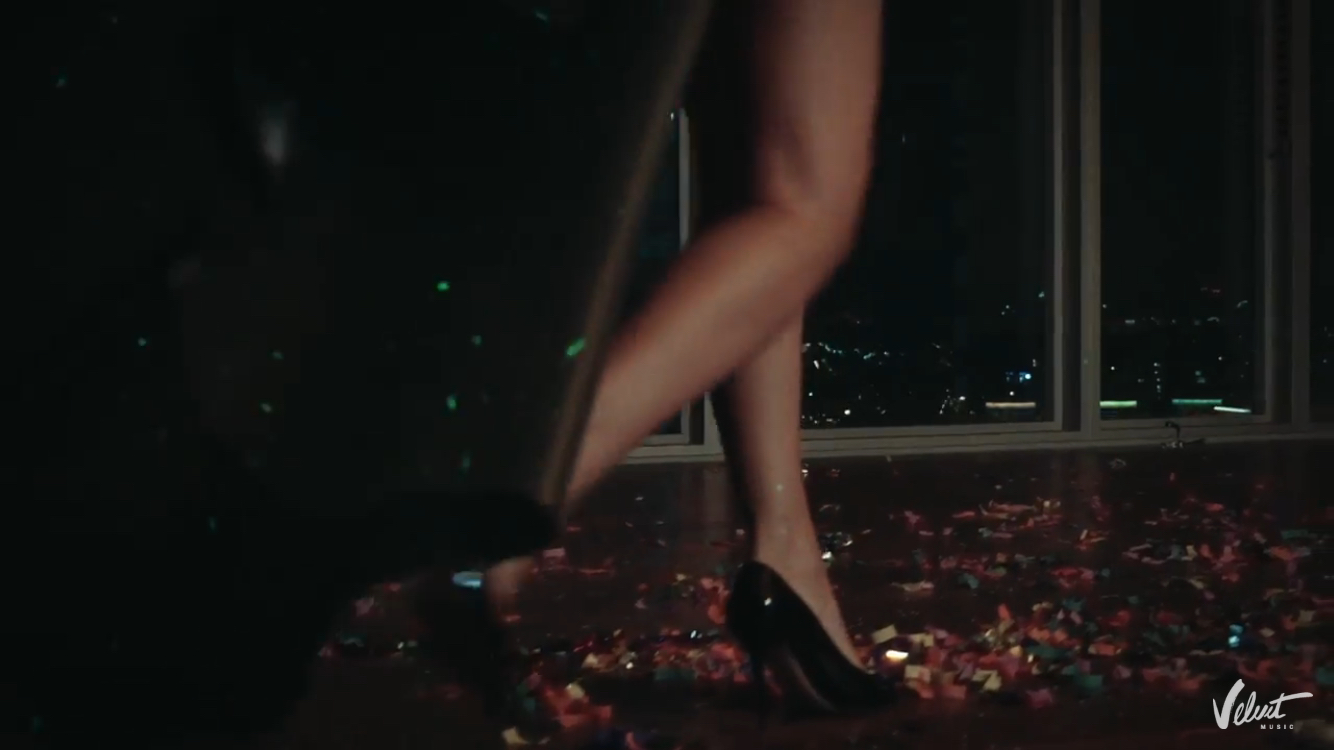 Молодая мама Наталья Подольская снялась в новом клипе с облегающих боди