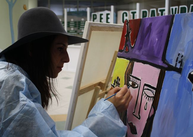 Украинские звезды посетили детский кардиоцентр и вместе с художниками создали картины для Зимнего Благотворительного аукциона.